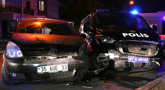 Antalya da polis aracı kaza yaptı; 1 polis yaralı