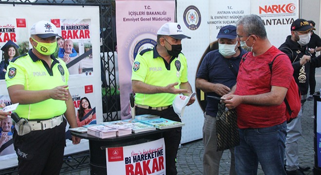 Antalya da polis trafik kurallarına dikkat çekti