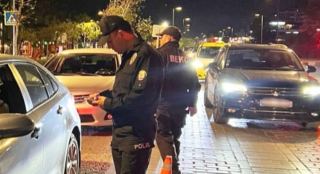 Antalya da polisten, korsan taksici ve yolcularına ceza