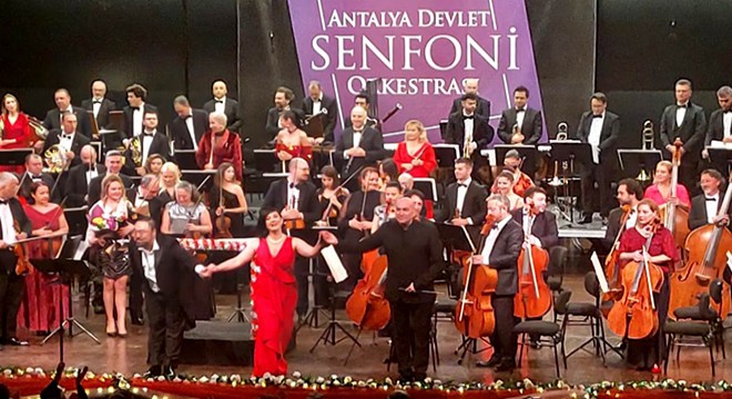 Antalya da senfoniden seçme eserler