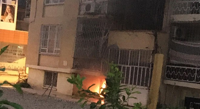 Antalya da sevgilisiyle tartışan erkek evi yakıp kaçtı