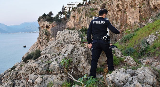 Antalya da silahlı iki şüpheli ihbarı, polisi alarma geçirdi