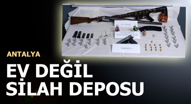 Antalya da şüphelilerin evi silah deposu çıktı