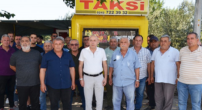 Antalya da taksicilerden hastane önünde eylem
