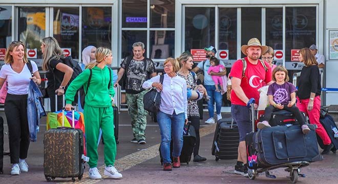 Antalya'da turist sayısı 12,8 milyonu aştı