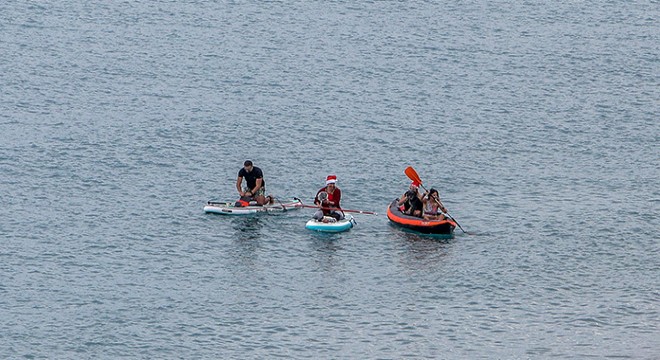 Antalya da turistler denize girdi