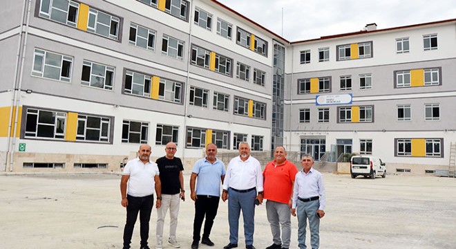 Antalya da veliler inşaatın tamamlanıp, okulun açılmasını istedi