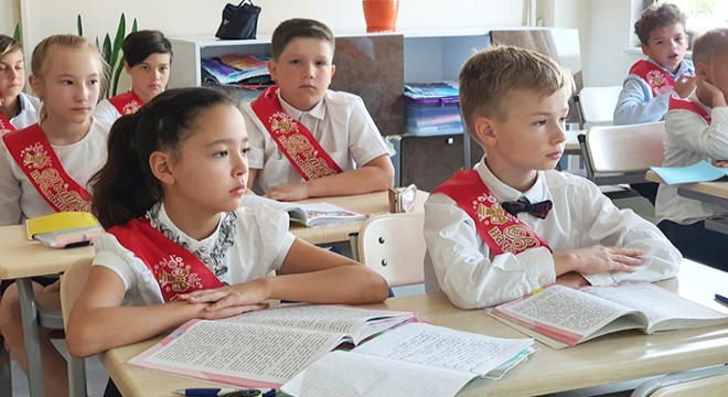 Antalya daki Rus Okulu nda öğrenciler karnelerini aldı