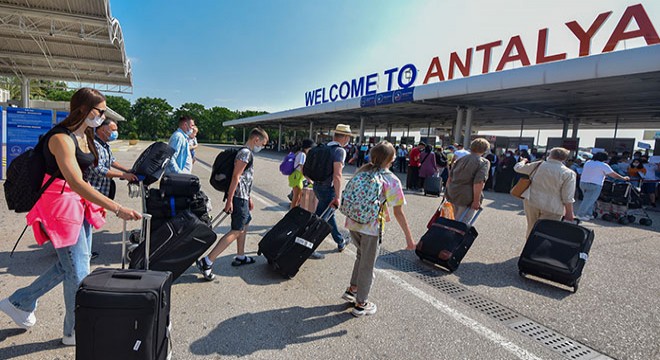 Antalya ya 2 günde 20 bin Rus turist geldi