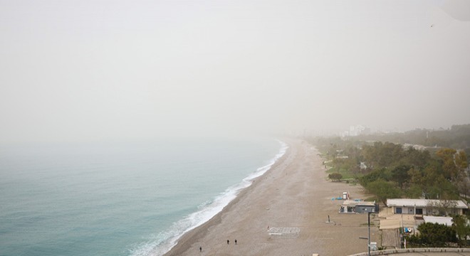 Antalya'yı çöl tozu bulutu kapladı