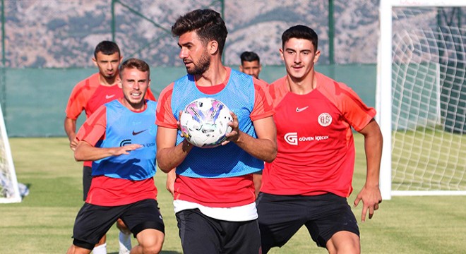 Antalyaspor çift antrenmanla hazırlıklarını sürdürüyor