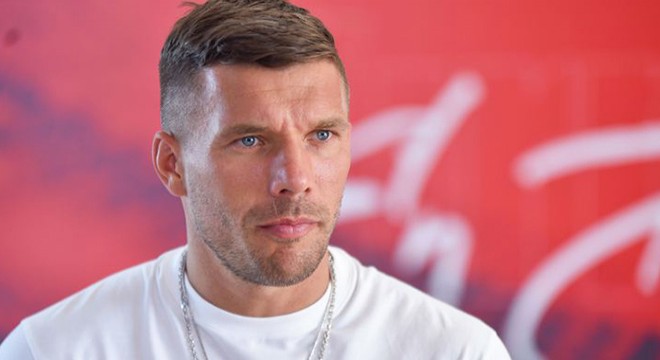 Antalyaspor da Podolski ve 3 futbolcuyla yollar ayrıldı