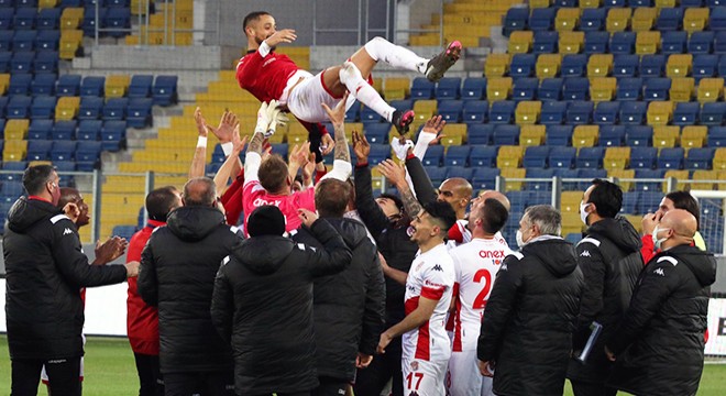 Antalyaspor da yenilmezlik toplamda 6, deplasmanda 4 haftaya yükseldi
