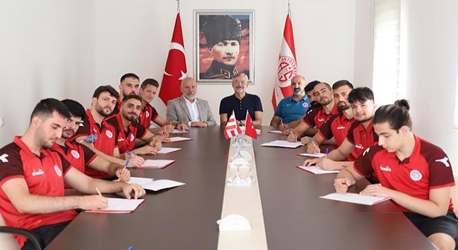 Antalyaspor hentbol takımında imzalar tamamlandı