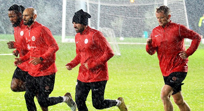 Antalyaspor iznin ardından top başı yaptı