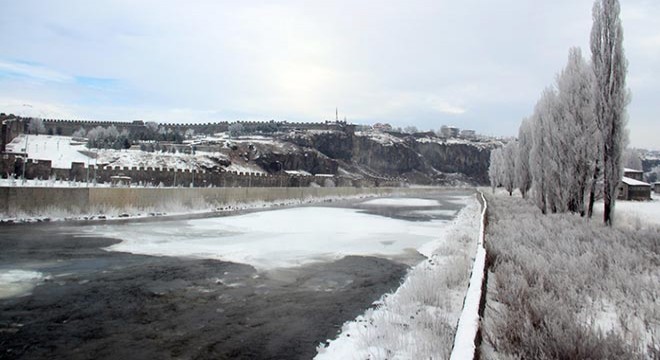 Ardahan eksi 20 ile buz kesti; Kura Nehri kısmen dondu