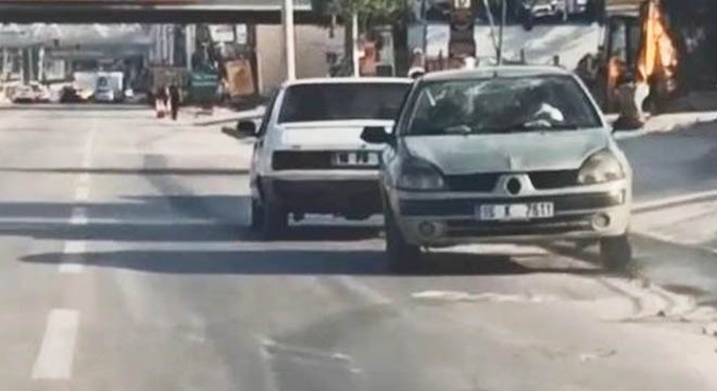 Arızalı otomobilin halatla ters çekilmesinde iki sürücüye de ceza
