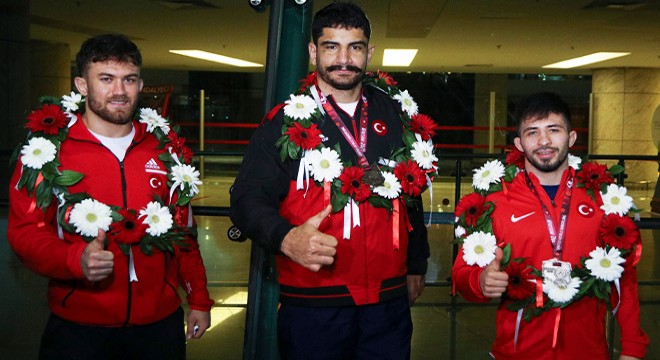 Avrupa şampiyonu Milli Güreşçiler, Ankara ya geldi