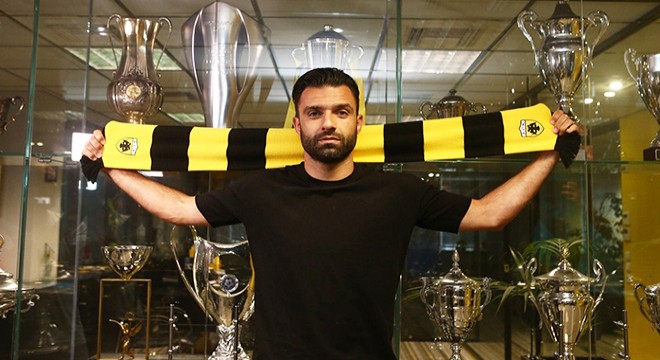 Aytemiz Alanyaspor un kaptanı Tzavellas, AEK ya transfer oldu