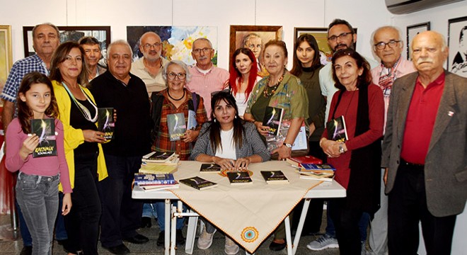 Azeri şair kitabını Antalya da imzaladı
