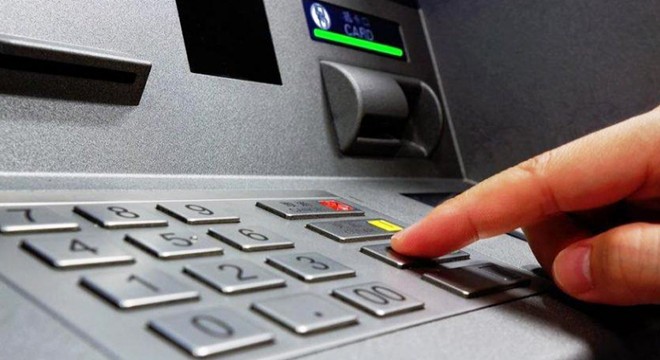 Baltayla ATM lere saldıran şüpheli alkollü çıktı