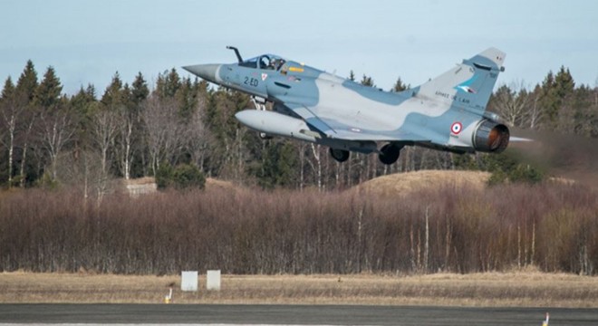 Baltık ve Karadeniz’deki NATO jetleri, Rus uçaklarının önünü kesiyor