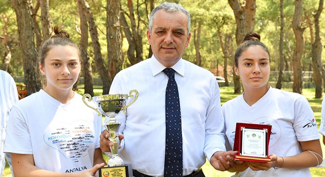 Başkan Esen, Türkiye şampiyonu hentbolcularla buluştu