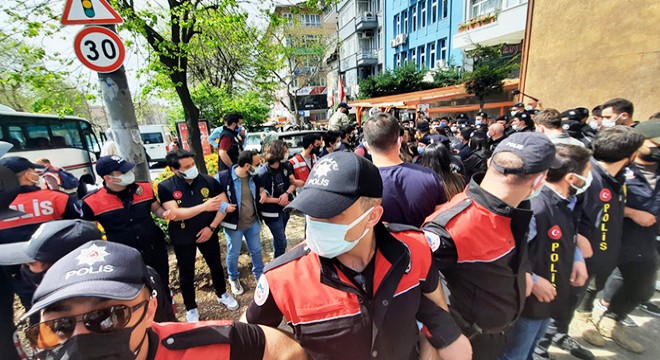 Beşiktaş tan Taksim e yürümek isteyen gruba müdahale