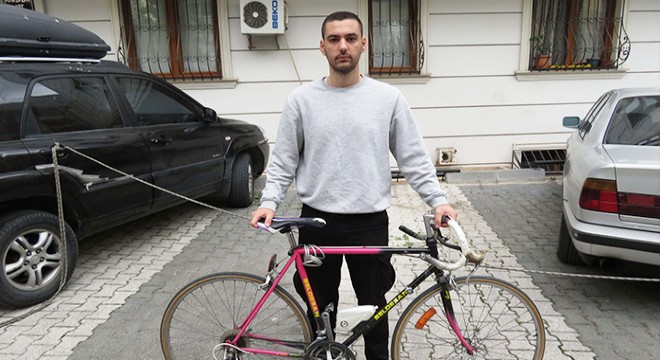 Bisiklet hırsızı bekçilerin dikkatiyle yakalandı