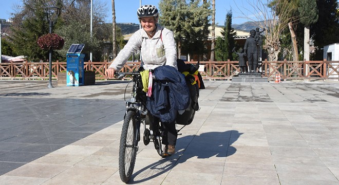 Bisikletiyle Türkiye yi geziyor