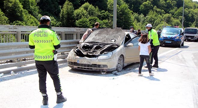 Bolu Dağı geçişinde alev alan otomobil yandı