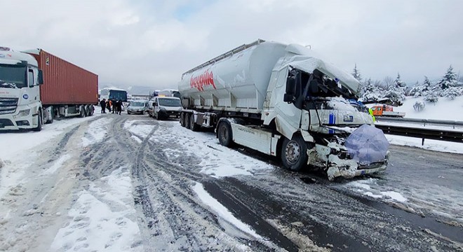 Bolu Dağı’nda kar yağışı: 32 araç çarpıştı, 6 yaralı