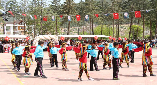 Bucak'ta 23 Nisan coşkusu