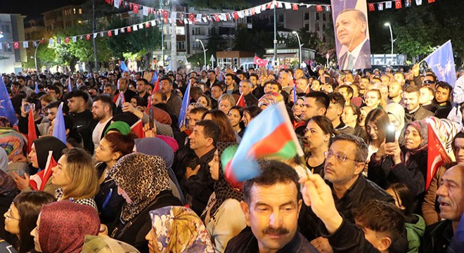 Burdur da Cumhurbaşkanlığı Seçimi kutlaması