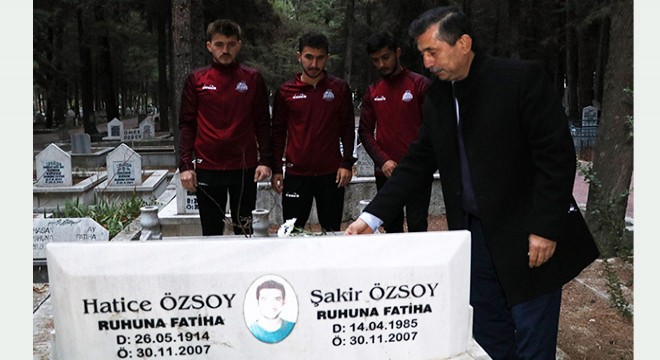 Burdur da futbolculardan Şakir Özsoy a vefa