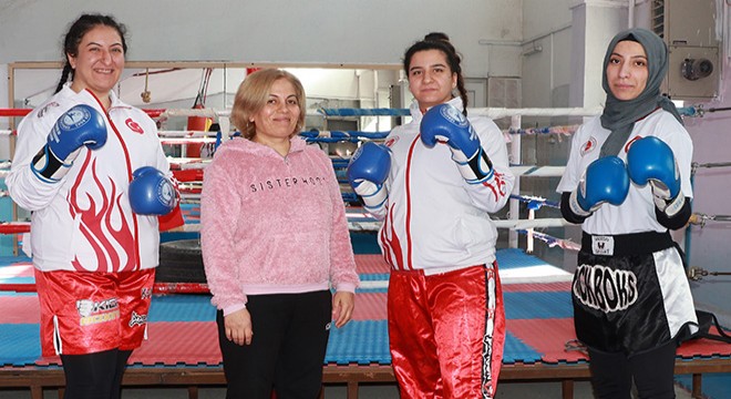 Burdur da kick boks sporu 6 kadın antrenöre emanet