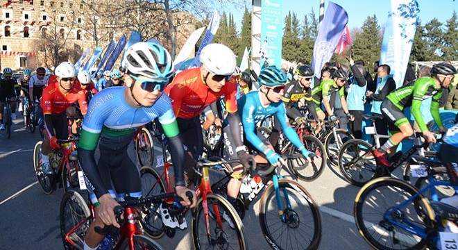 CRI Türkiye Kış Bisiklet Yarışları serisi Aspendos ta başladı