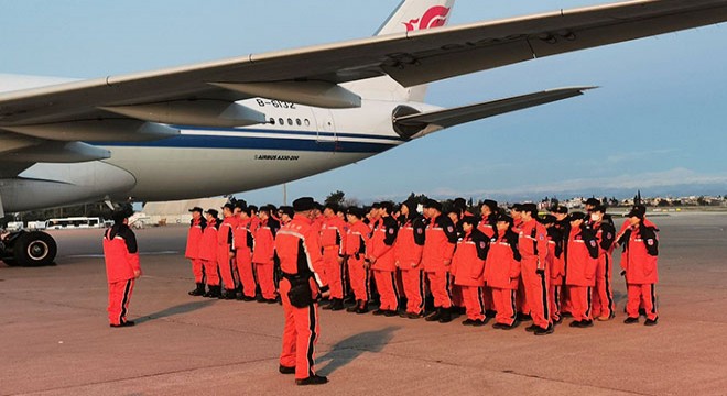 Çin den gelen 90 kişilik ekip Adana ya geldi