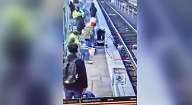 Çocuğu tren raylarına iten kadın gözaltına alındı