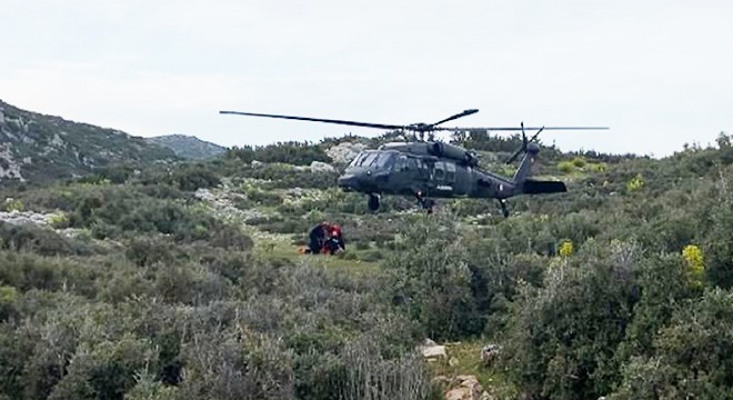 Dağlık alana düşen paraşütçü, jandarma helikopteriyle taşındı