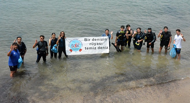 Dalgıçlar Antalya da denizi temizledi
