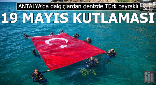 Dalgıçlardan denizde Türk bayraklı  19 Mayıs  kutlaması