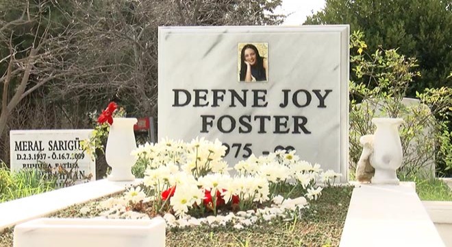 Defne Joy Foster mezarı başında anıldı