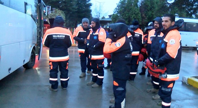 İstanbul dan deprem bölgesine arama kurtarma ekipleri gidiyor