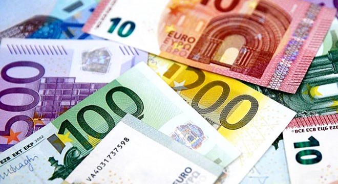 Dolandırıcılara 92 bin euro kaptırdı