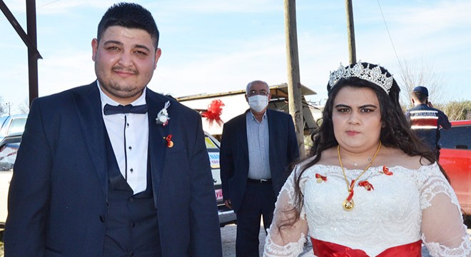 Driftli evlilik teklifinde ceza yiyen çift, düğünlerini yaptı