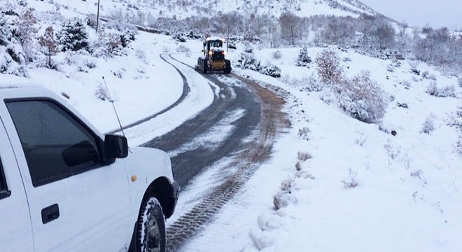 Elazığ da 101 köy yolu kardan kapandı