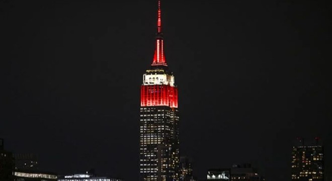 Empire State binası depremzedeler için  kırmızı beyaz 