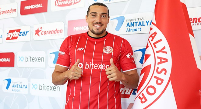 Enzo Crivelli, Antalyaspor a imzayı attı