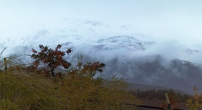 Erzincan ve Ardahan’ın yükseklerine kar yağdı